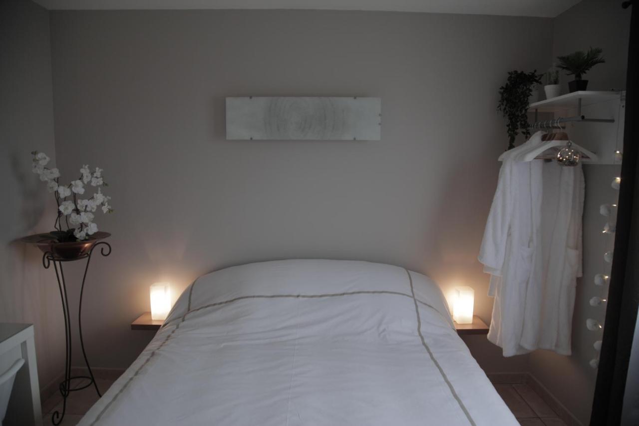 Au Doux Repos Bed and Breakfast Lucbardez-et-Bargues Exteriör bild