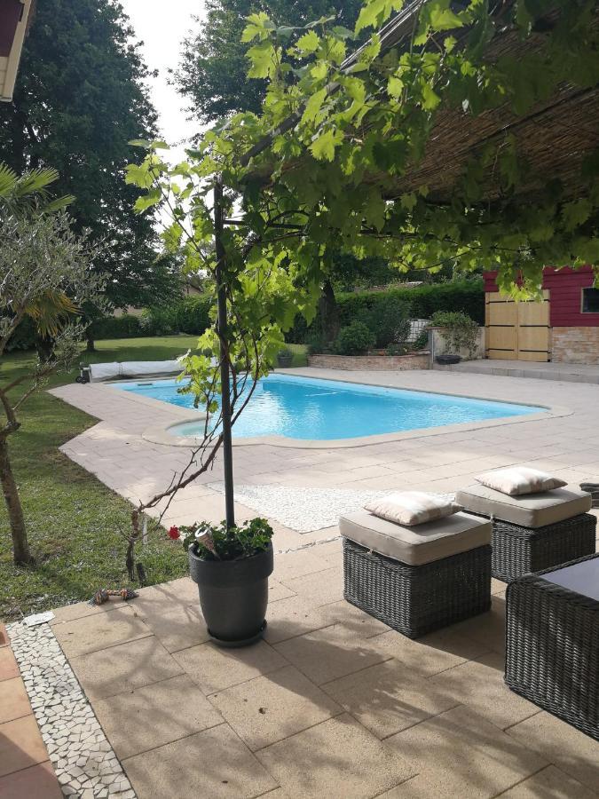 Au Doux Repos Bed and Breakfast Lucbardez-et-Bargues Exteriör bild
